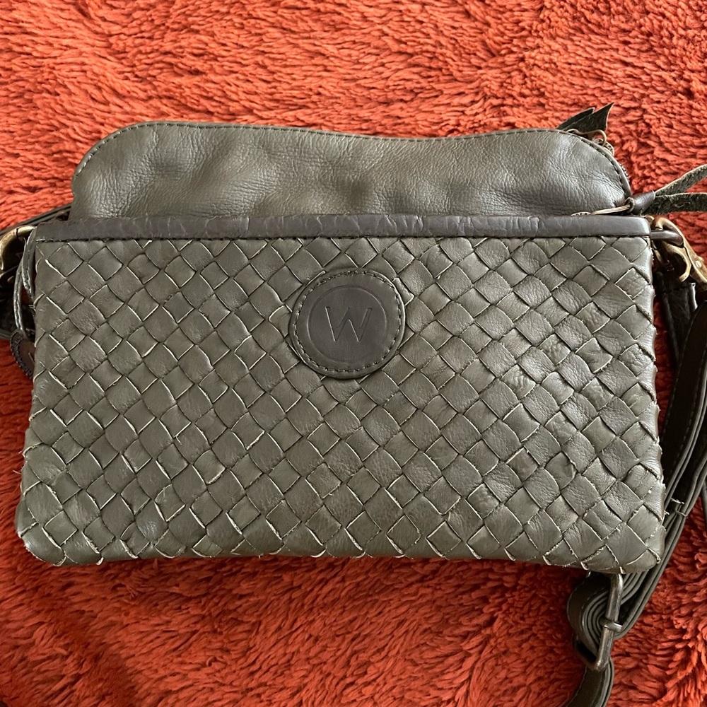 Wanderer’s travel co. Murano crossbody in Olive